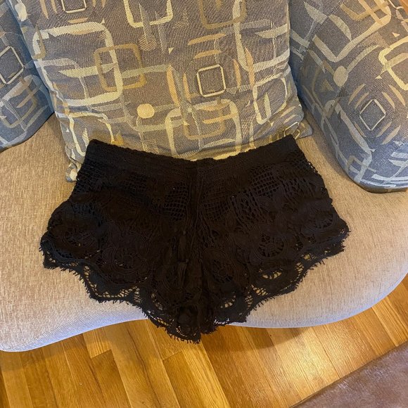 Express Doily Shorts - Picture 1 of 3